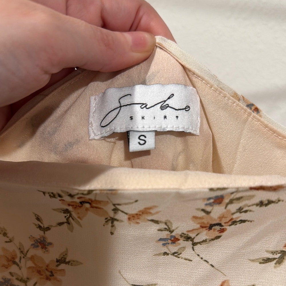 Floral Ruched Dress - Picture 7 of 7